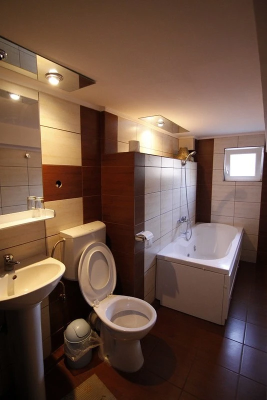 Sibiu Cazare | Motel (K1043-15) Imaginea poate fi supusă drepturilor de autor. Se recomandă contactarea titularului drepturilor.