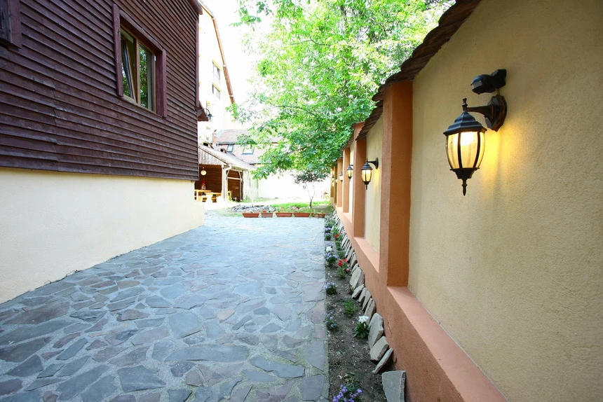 Nagyszeben Szállás | Motel (K0569-22) A kép szerzői jogvédelem alatt állhat. Javasolt a kapcsolatfelvétel a jog tulajdonossal.