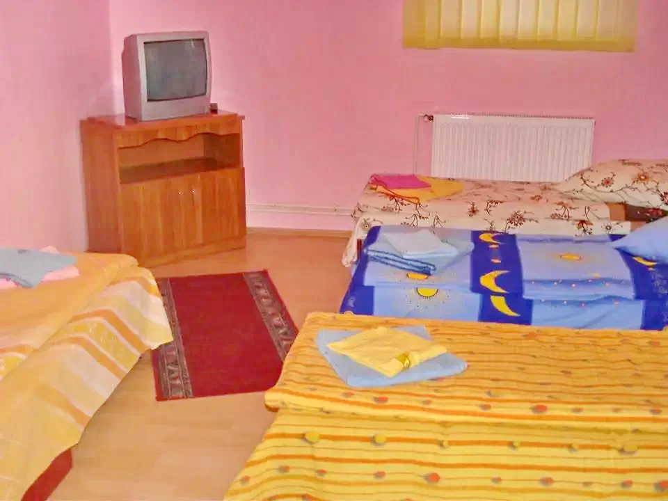 Sândominic Cazare | Cabană (K0288-11) Imaginea poate fi supusă drepturilor de autor. Se recomandă contactarea titularului drepturilor.