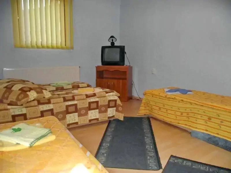 Sândominic Cazare | Cabană (K0288-15) Imaginea poate fi supusă drepturilor de autor. Se recomandă contactarea titularului drepturilor.