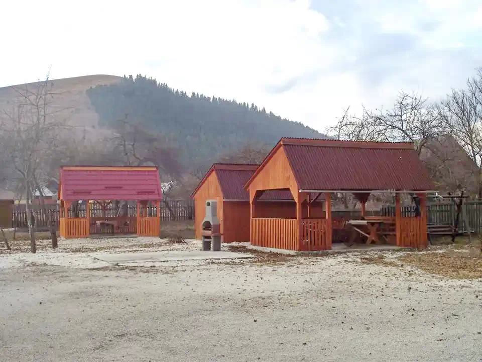 Sândominic Cazare | Sat de vacanță (K0288-22) Imaginea poate fi supusă drepturilor de autor. Se recomandă contactarea titularului drepturilor.