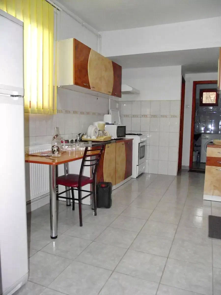Sândominic Cazare | Cabană (K0288-24) Imaginea poate fi supusă drepturilor de autor. Se recomandă contactarea titularului drepturilor.