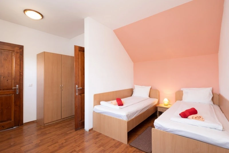 Nagyszeben Szállás | Motel (K0567-15) A kép szerzői jogvédelem alatt állhat. Javasolt a kapcsolatfelvétel a jog tulajdonossal.