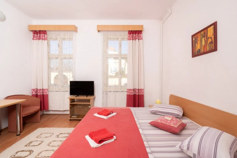 Nagyszeben Szállás | Motel (K0567-33) A kép szerzői jogvédelem alatt állhat. Javasolt a kapcsolatfelvétel a jog tulajdonossal.