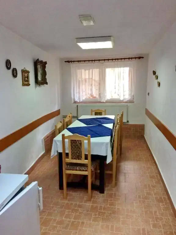 Borșa Cazare | Pensiune (K0059-13) Imaginea poate fi supusă drepturilor de autor. Se recomandă contactarea titularului drepturilor.