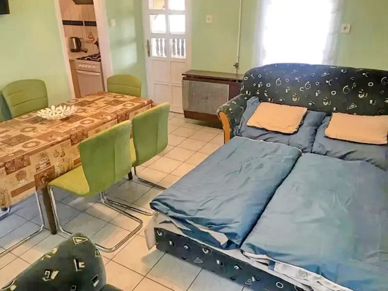  Cazare | Casă de oaspeți (K0801-22) Imaginea poate fi supusă drepturilor de autor. Se recomandă contactarea titularului drepturilor.