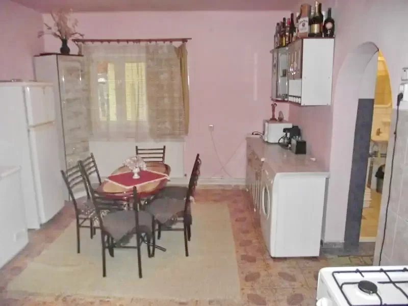 Sândominic Cazare | Cabană (K0102-3) Imaginea poate fi supusă drepturilor de autor. Se recomandă contactarea titularului drepturilor.