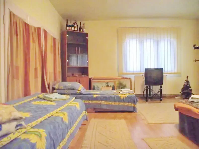 Sândominic Cazare | Cabană (K0102-6) Imaginea poate fi supusă drepturilor de autor. Se recomandă contactarea titularului drepturilor.