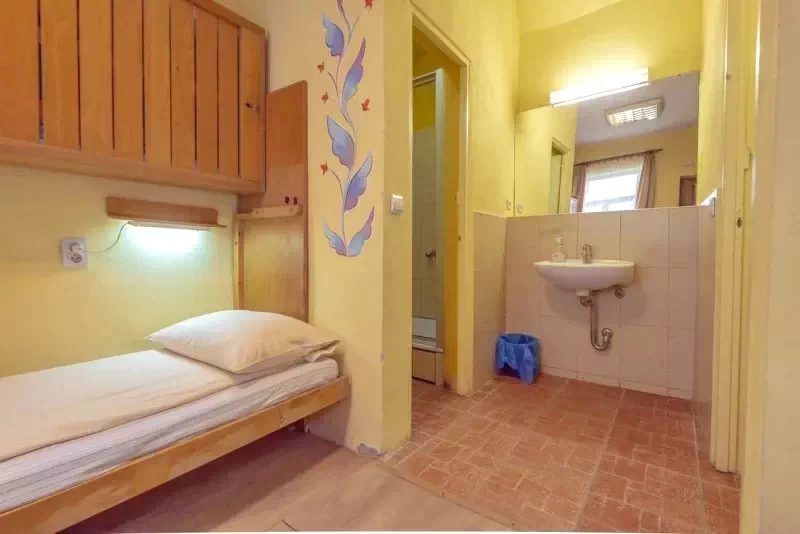 Sighișoara Cazare | Hostel (K1425-8) Imaginea poate fi supusă drepturilor de autor. Se recomandă contactarea titularului drepturilor.