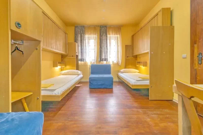 Sighișoara Cazare | Hostel (K1425-12) Imaginea poate fi supusă drepturilor de autor. Se recomandă contactarea titularului drepturilor.
