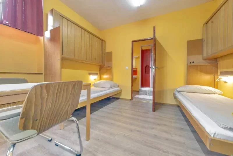 Sighișoara Cazare | Hostel (K1425-13) Imaginea poate fi supusă drepturilor de autor. Se recomandă contactarea titularului drepturilor.