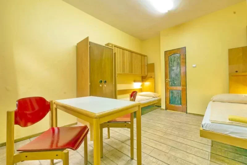 Sighișoara Cazare | Hostel (K1425-29) Imaginea poate fi supusă drepturilor de autor. Se recomandă contactarea titularului drepturilor.