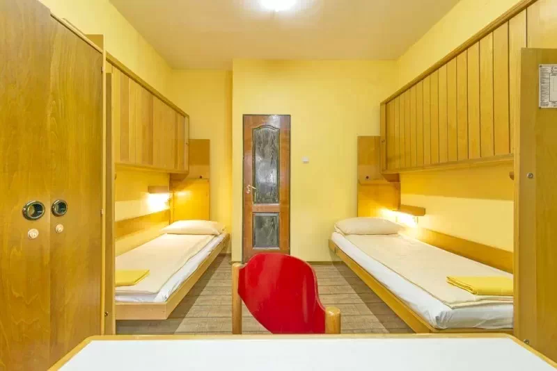 Sighișoara Cazare | Hostel (K1425-30) Imaginea poate fi supusă drepturilor de autor. Se recomandă contactarea titularului drepturilor.