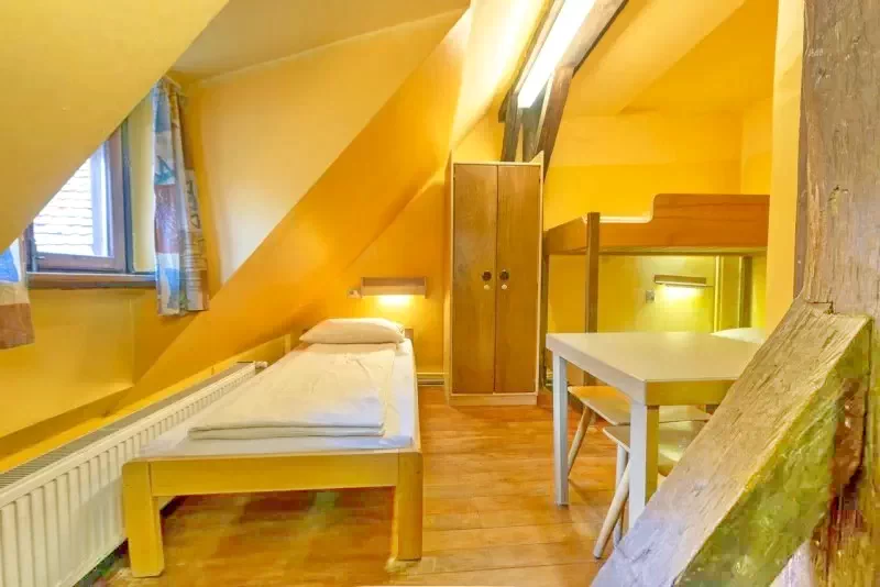 Sighișoara Cazare | Hostel (K1425-38) Imaginea poate fi supusă drepturilor de autor. Se recomandă contactarea titularului drepturilor.