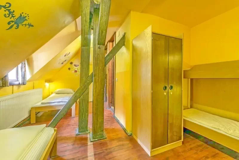 Sighișoara Cazare | Hostel (K1425-48) Imaginea poate fi supusă drepturilor de autor. Se recomandă contactarea titularului drepturilor.