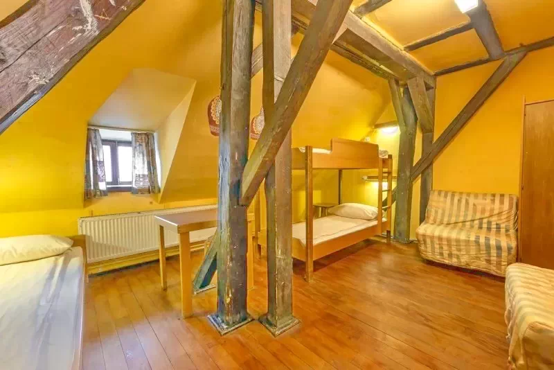 Sighișoara Cazare | Hostel (K1425-50) Imaginea poate fi supusă drepturilor de autor. Se recomandă contactarea titularului drepturilor.