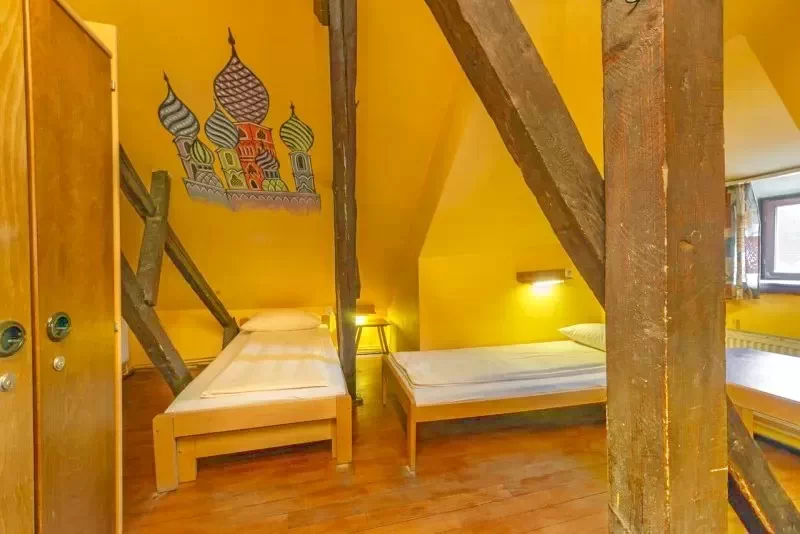 Sighișoara Cazare | Hostel (K1425-51) Imaginea poate fi supusă drepturilor de autor. Se recomandă contactarea titularului drepturilor.