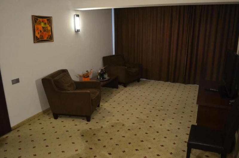 Sibiu Cazare | Hotel*** (K0565-15) Imaginea poate fi supusă drepturilor de autor. Se recomandă contactarea titularului drepturilor.