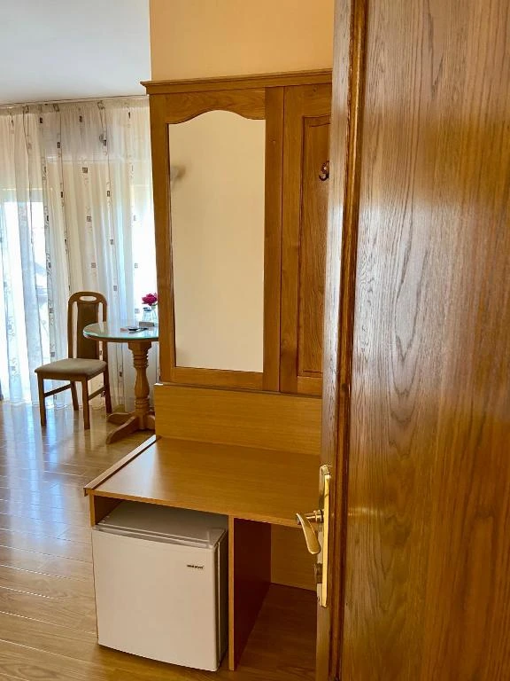 Băile Felix Cazare | Pensiune (K1552-10) Imaginea poate fi supusă drepturilor de autor. Se recomandă contactarea titularului drepturilor.