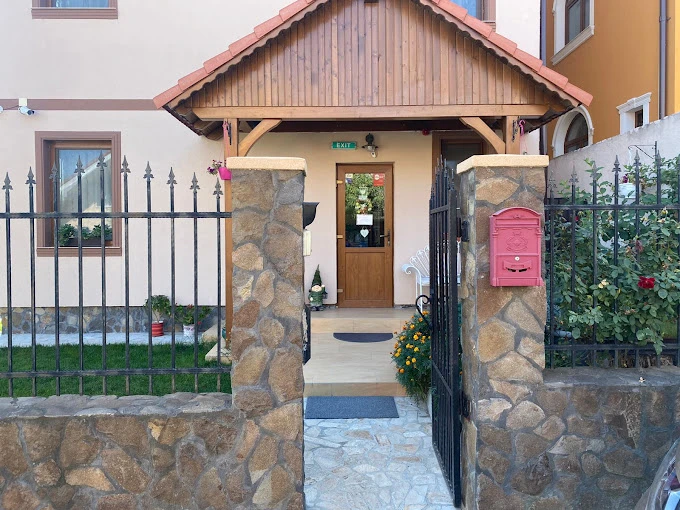 Băile Felix Cazare | Pensiune (K1552-38) Imaginea poate fi supusă drepturilor de autor. Se recomandă contactarea titularului drepturilor.