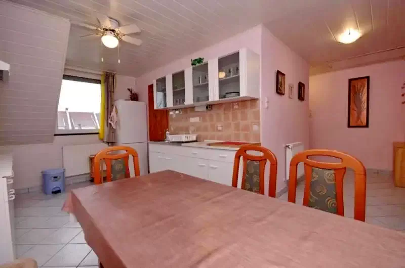 Jula Cazare | Cabană (K0109-8) Imaginea poate fi supusă drepturilor de autor. Se recomandă contactarea titularului drepturilor.