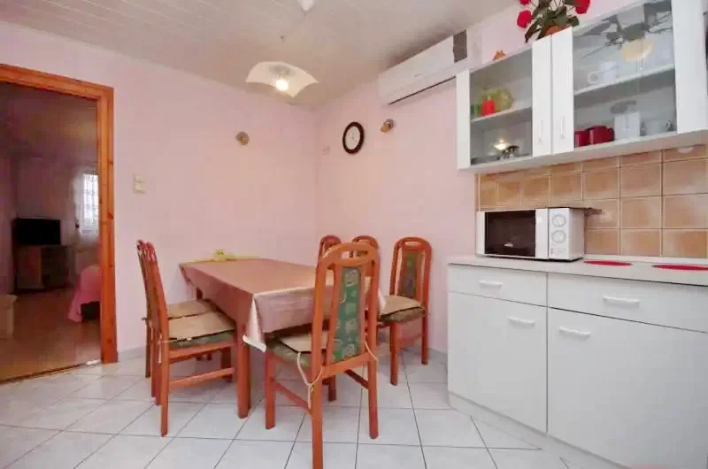 Jula Cazare | Cabană (K0109-15) Imaginea poate fi supusă drepturilor de autor. Se recomandă contactarea titularului drepturilor.