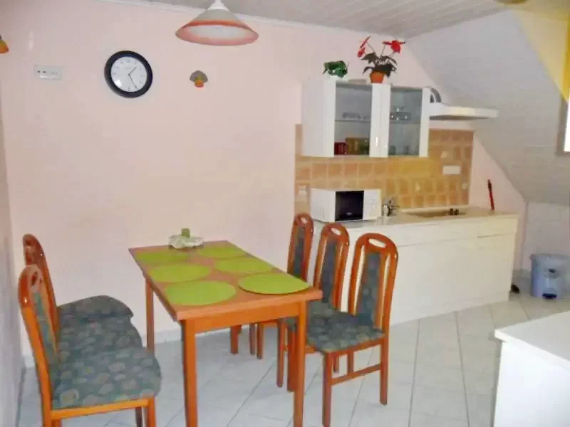 Jula Cazare | Cabană (K0109-32) Imaginea poate fi supusă drepturilor de autor. Se recomandă contactarea titularului drepturilor.