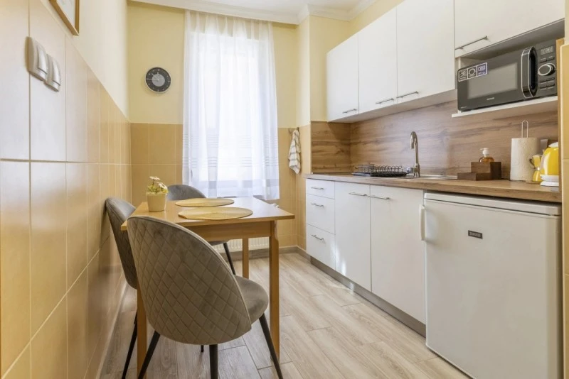  Cazare | Casă de apartamente (K0413-3) Imaginea poate fi supusă drepturilor de autor. Se recomandă contactarea titularului drepturilor.