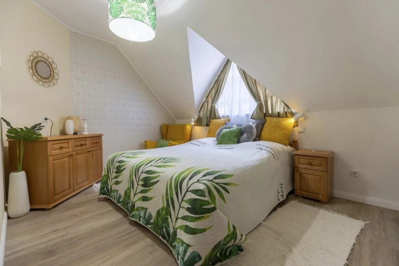  Cazare | Casă de apartamente (K0178-2) Imaginea poate fi supusă drepturilor de autor. Se recomandă contactarea titularului drepturilor.