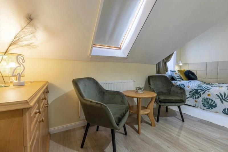  Cazare | Casă de apartamente (K0178-5) Imaginea poate fi supusă drepturilor de autor. Se recomandă contactarea titularului drepturilor.