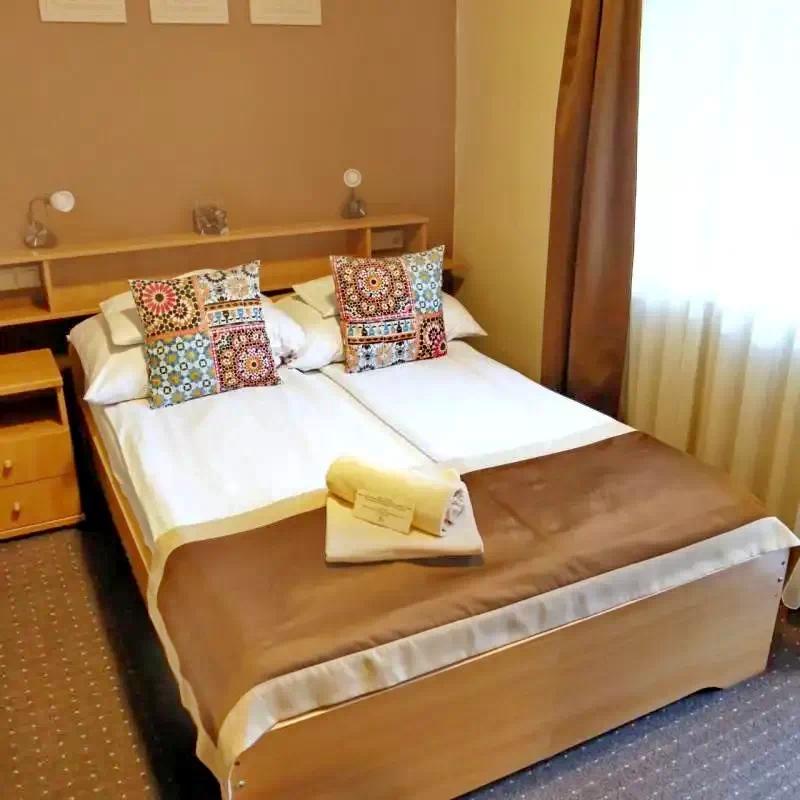 Mișcolț Cazare | Pensiune turistică (K0857-4) Imaginea poate fi supusă drepturilor de autor. Se recomandă contactarea titularului drepturilor.