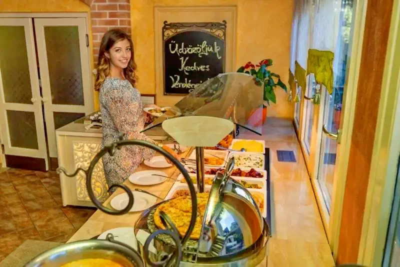 Mișcolț Cazare | Pensiune turistică (K0857-43) Imaginea poate fi supusă drepturilor de autor. Se recomandă contactarea titularului drepturilor.