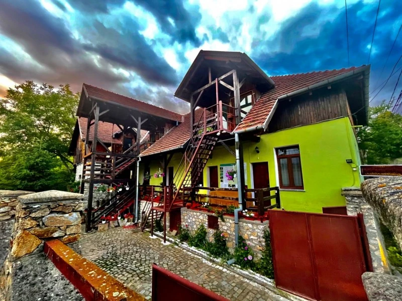 Sasca Montană Cazare | Motel (K1272-64) Imaginea poate fi supusă drepturilor de autor. Se recomandă contactarea titularului drepturilor.