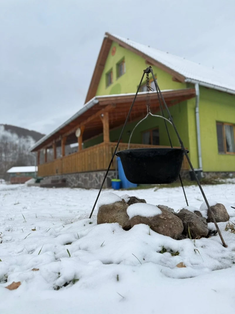 Sub Cetate Cazare | Cabană (K0629-23) Imaginea poate fi supusă drepturilor de autor. Se recomandă contactarea titularului drepturilor.