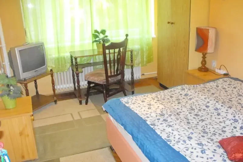 Jula Cazare | Cabană (K0132-10) Imaginea poate fi supusă drepturilor de autor. Se recomandă contactarea titularului drepturilor.