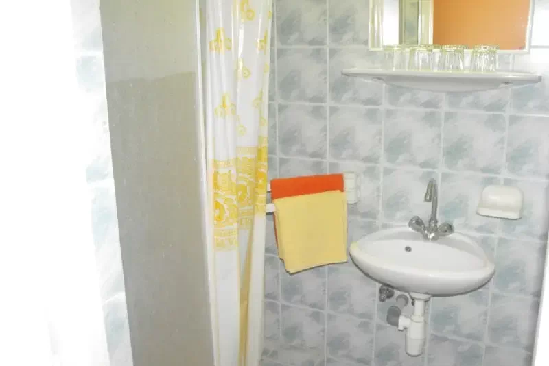 Jula Cazare | Cabană (K0132-12) Imaginea poate fi supusă drepturilor de autor. Se recomandă contactarea titularului drepturilor.