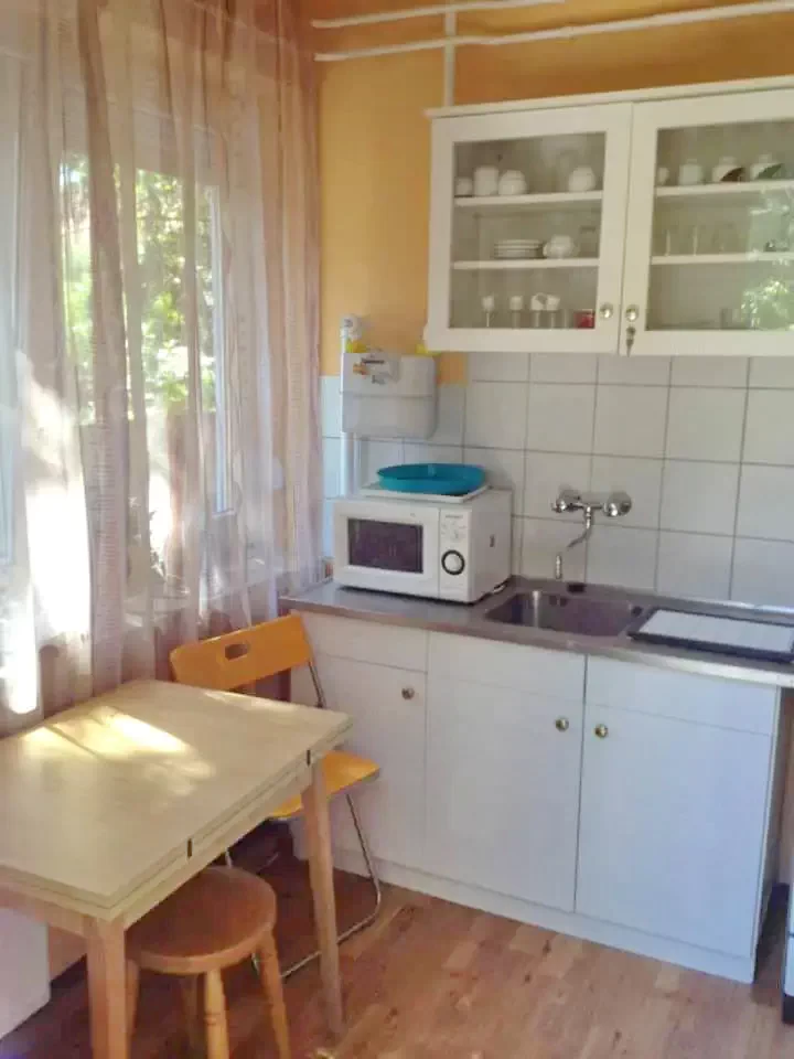 Jula Cazare | Cabană (K0132-16) Imaginea poate fi supusă drepturilor de autor. Se recomandă contactarea titularului drepturilor.