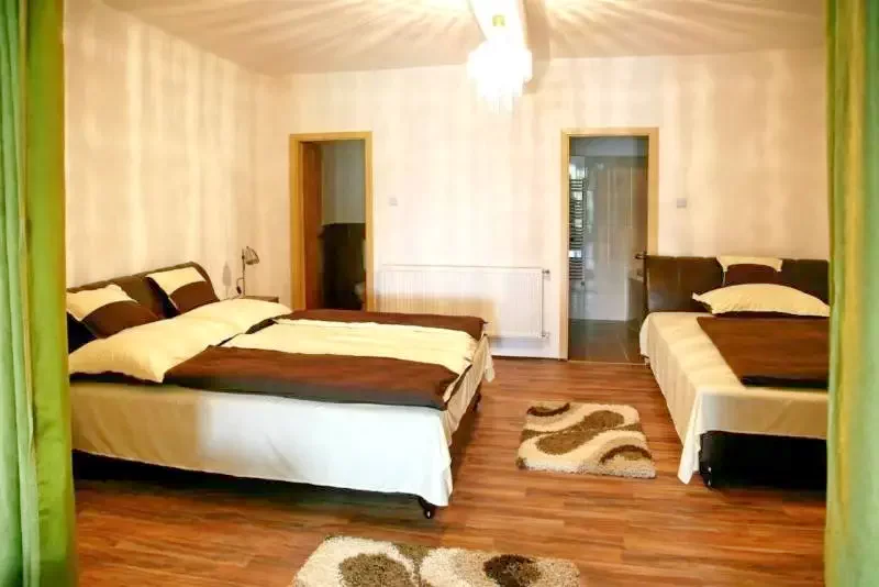  Cazare | Hotel*** (K0350-1) Imaginea poate fi supusă drepturilor de autor. Se recomandă contactarea titularului drepturilor.