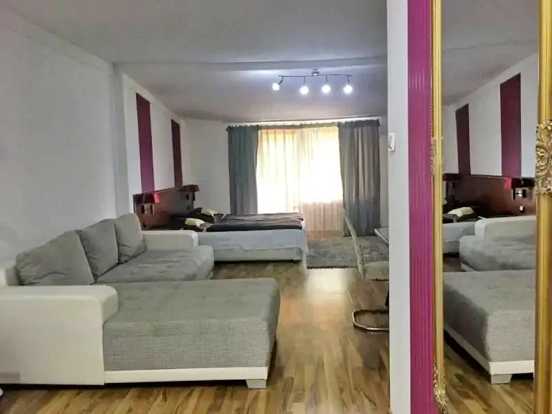  Cazare | Pensiune turistică (K0350-6) Imaginea poate fi supusă drepturilor de autor. Se recomandă contactarea titularului drepturilor.