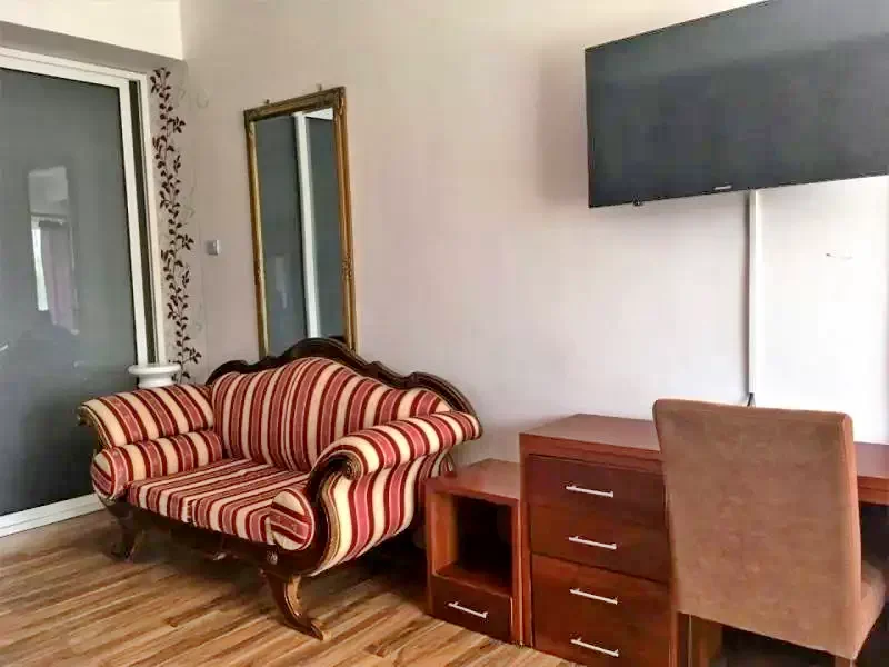  Cazare | Pensiune turistică (K0350-25) Imaginea poate fi supusă drepturilor de autor. Se recomandă contactarea titularului drepturilor.