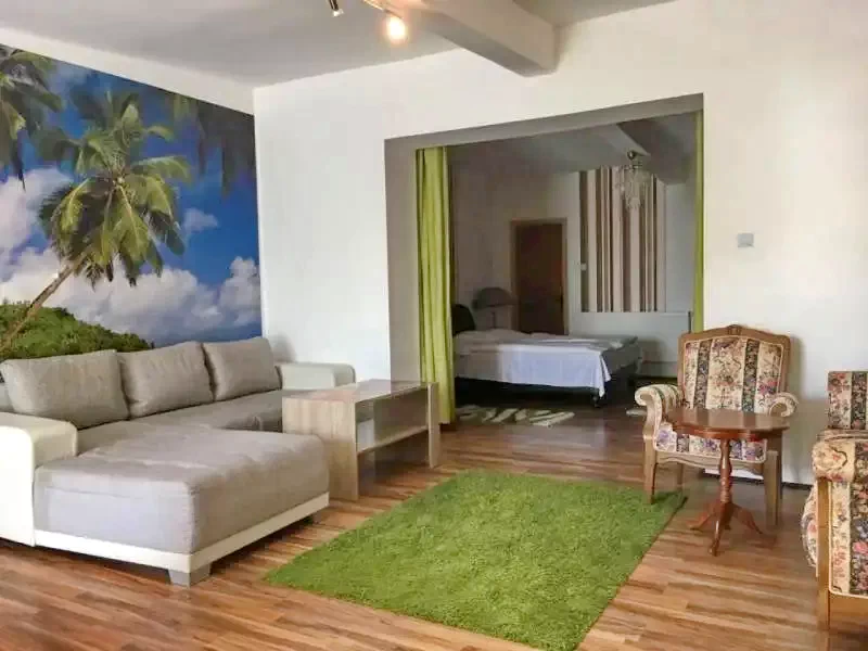  Cazare | Pensiune turistică (K0350-28) Imaginea poate fi supusă drepturilor de autor. Se recomandă contactarea titularului drepturilor.