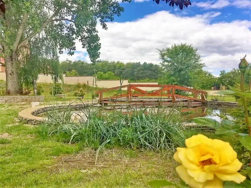  Cazare | Pensiune turistică (K0350-30) Imaginea poate fi supusă drepturilor de autor. Se recomandă contactarea titularului drepturilor.