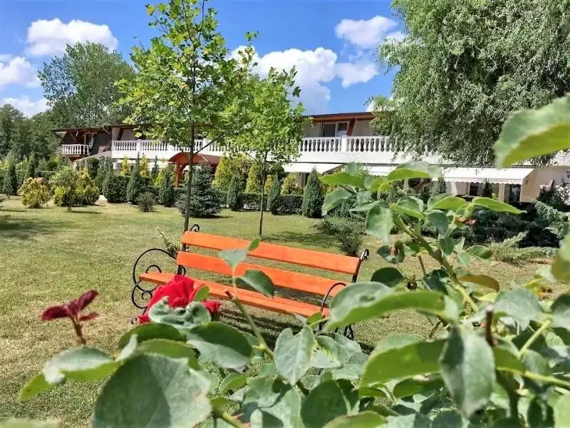  Cazare | Pensiune turistică (K0350-31) Imaginea poate fi supusă drepturilor de autor. Se recomandă contactarea titularului drepturilor.