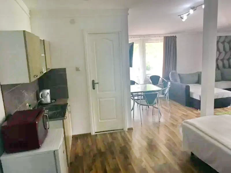  Cazare | Pensiune turistică (K0350-37) Imaginea poate fi supusă drepturilor de autor. Se recomandă contactarea titularului drepturilor.