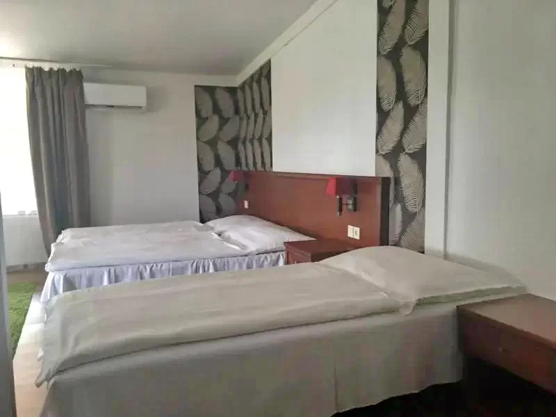  Cazare | Pensiune turistică (K0350-38) Imaginea poate fi supusă drepturilor de autor. Se recomandă contactarea titularului drepturilor.