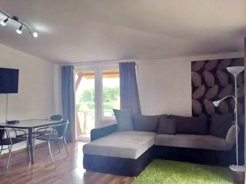  Cazare | Pensiune turistică (K0350-39) Imaginea poate fi supusă drepturilor de autor. Se recomandă contactarea titularului drepturilor.