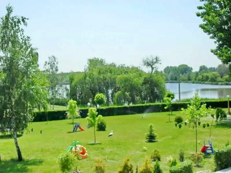  Cazare | Pensiune turistică (K0350-43) Imaginea poate fi supusă drepturilor de autor. Se recomandă contactarea titularului drepturilor.