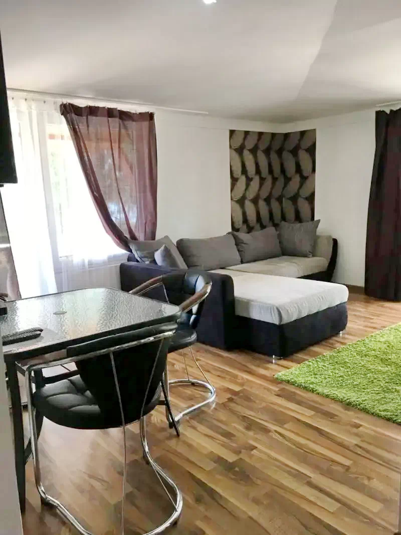  Cazare | Pensiune turistică (K0350-44) Imaginea poate fi supusă drepturilor de autor. Se recomandă contactarea titularului drepturilor.