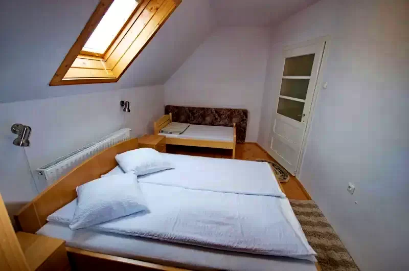 Pârâu Satu Mare Cazare | Cabană (K0219-6) Imaginea poate fi supusă drepturilor de autor. Se recomandă contactarea titularului drepturilor.