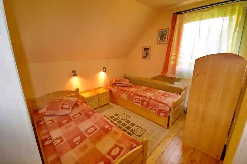 Pârâu Satu Mare Cazare | Cabană (K0219-45) Imaginea poate fi supusă drepturilor de autor. Se recomandă contactarea titularului drepturilor.